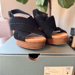 TOMS Women's Black and Brown Sandals